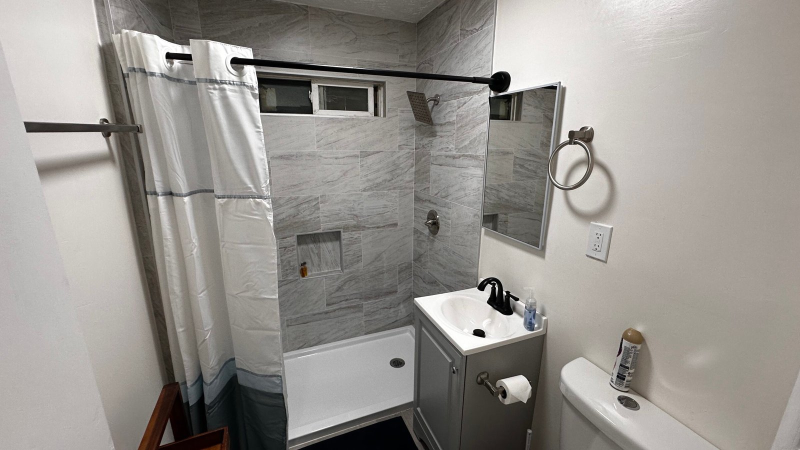 Furnished Los Angeles bathroom