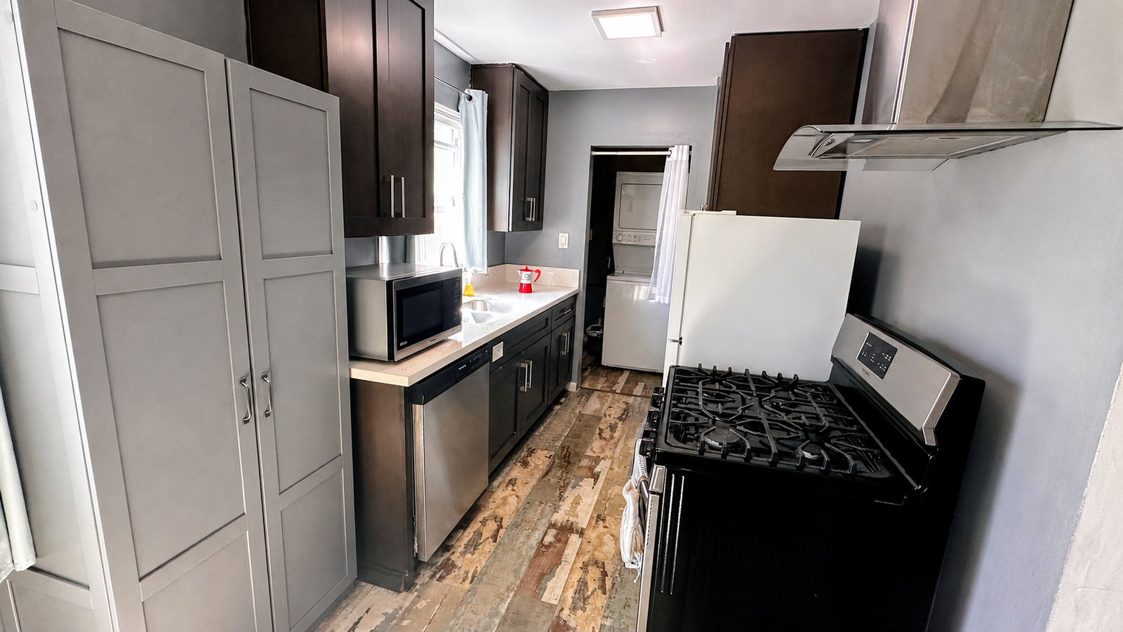 Updated furnished apartment kitchen with full appliances